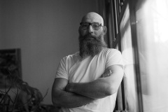 Ronaldy Navarro: Un gato que corre hacia la luz