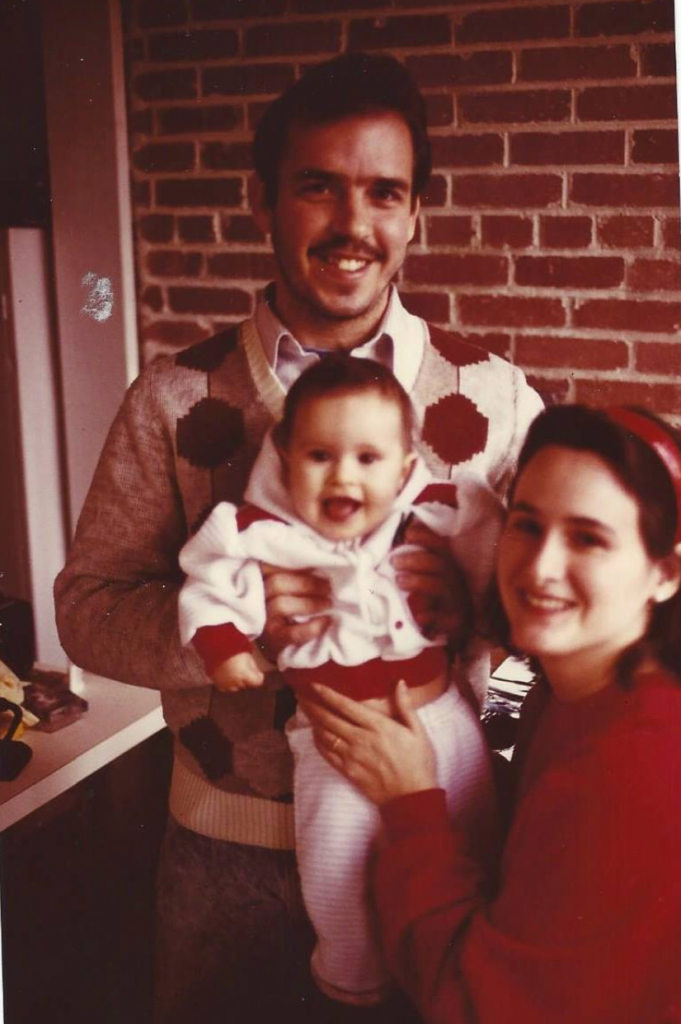 Roberto Valero con su esposa y primera hija.