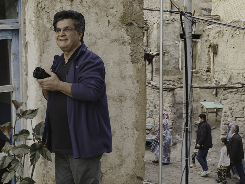 no-bears-jafar-panahi-frente-al-espejo