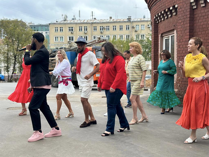 fiesta-cubana-en-el-malecon-moscovita-la-imagen-de-una-alianza-politica