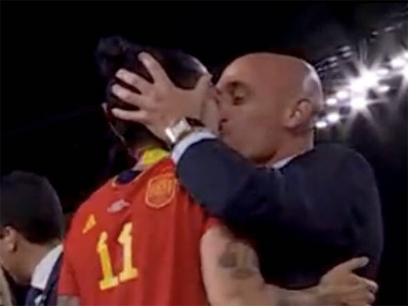 luis-rubiales-declara-sobre-el-beso-a-la-futbolista-jenni-hermoso