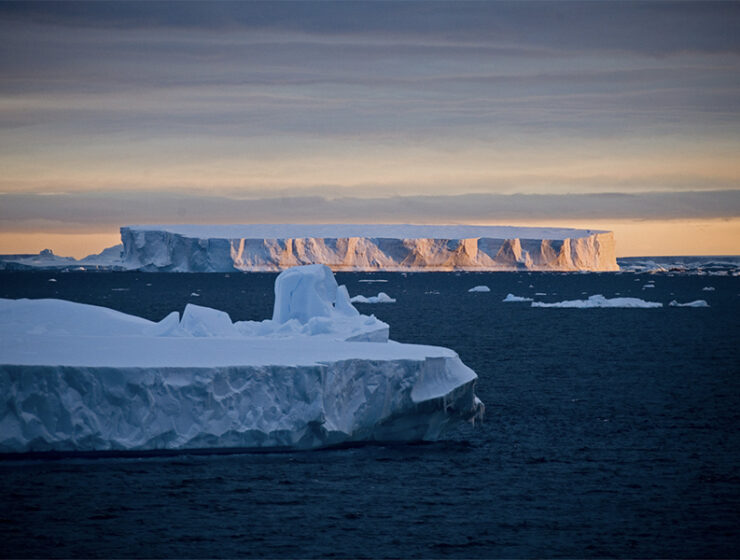 un-iceberg-gigante-atrapado-durante-decadas-se-aleja-de-las-aguas-antarticas