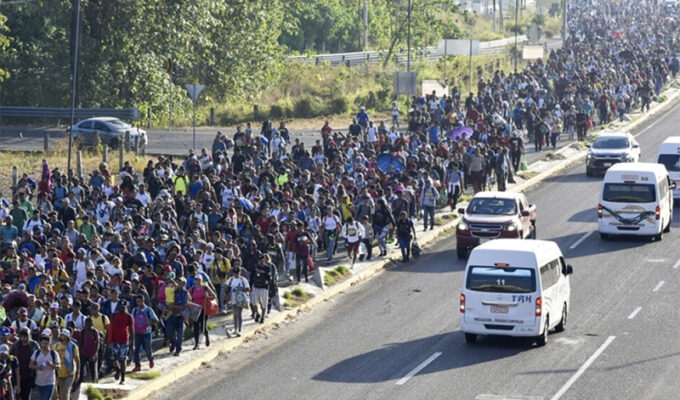 una-nueva-caravana-de-migrantes-se-dirige-a-estados-unidos