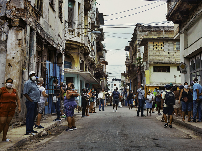 carteristas-buzos-mendigos-locos-suicidas-yoss-cuba