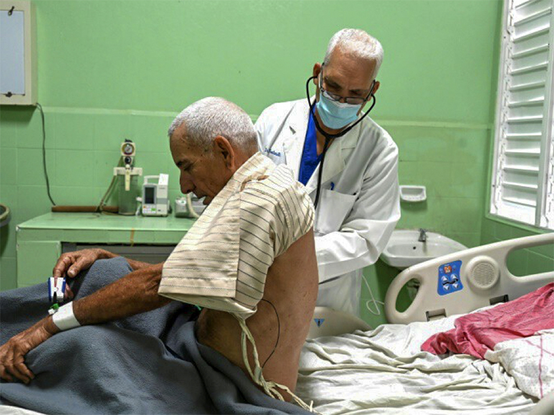 cuba-sube-los-salarios-a-los-medicos-para-intentar-contener-el-exodo-masivo