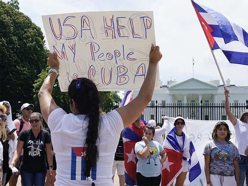 mike-gonzalez-si-biden-no-ayuda-a-la-insurreccion-de-cuba-contra-el-comunismo-al-menos-deberia-mantenerse-al-margen