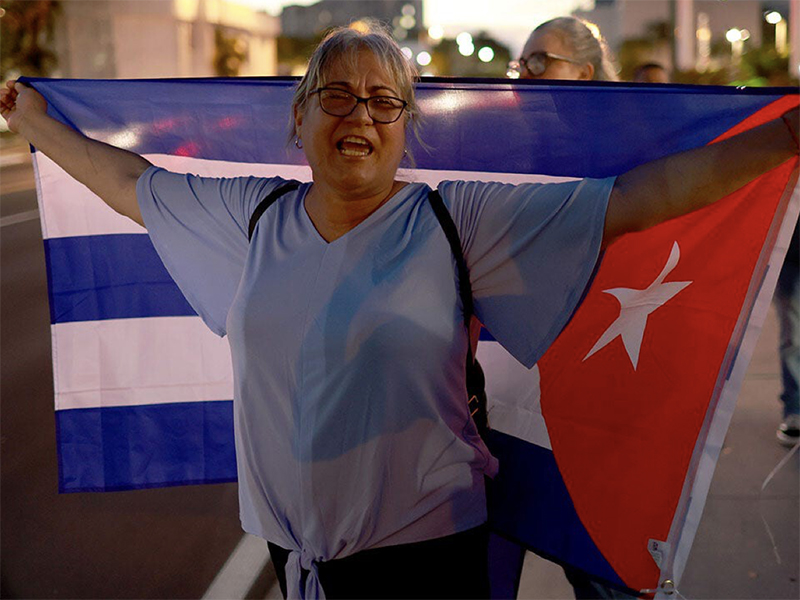 victoria-coates-y-robert-greenway-el-camino-al-corazon-de-cuba-pasa-por-internet