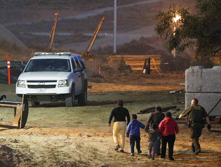 juez-federal-ordena-a-ee-uu-que-deje-de-detener-a-ninos-inmigrantes-en-campamentos-al-aire-libre