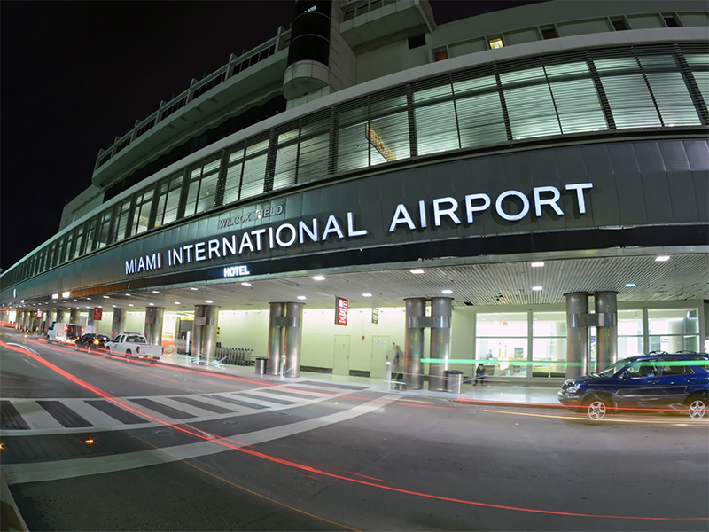 la-visita-de-una-delegacion-cubana-a-las-zonas-de-seguridad-del-aeropuerto-de-miami-provoca-indignacion