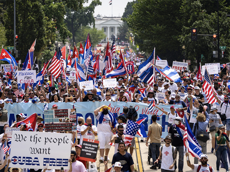 mitch-perry-los-democratas-de-florida-evitan-pronunciarse-sobre-el-plan-de-biden-para-levantar-algunas-sanciones-a-cuba