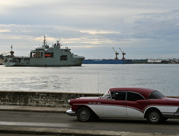 la-marina-real-canadiense-dirigio-una-conga-en-la-habana-como-parte-de-su-visita-de-disuasion-a-cuba