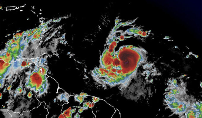 se-espera-que-el-huracan-beryl-se-intensifique-y-se-convierta-en-una-peligrosa-gran-tormenta