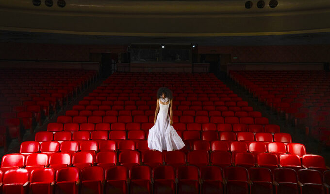 rojo-cicatrices-de-una-ciudad-teatro