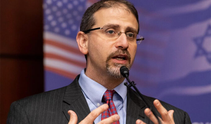 como-podria-escalar-la-guerra-entre-iran-e-israel-una-conversacion-con-daniel-b-shapiro