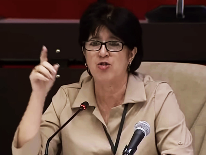 redondear-por-defecto-a-una-ministra-y-a-un-partido