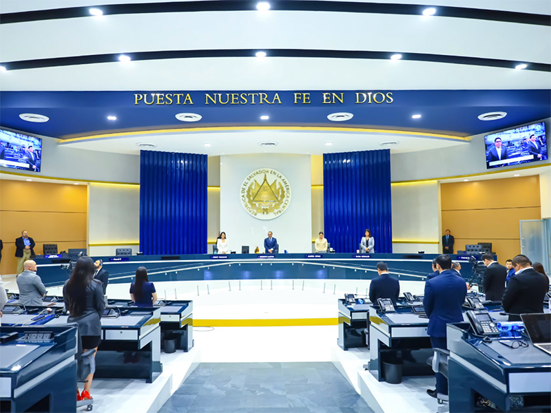 acaba-bukele-de-convertir-definitivamente-el-salvador-en-una-dictadura