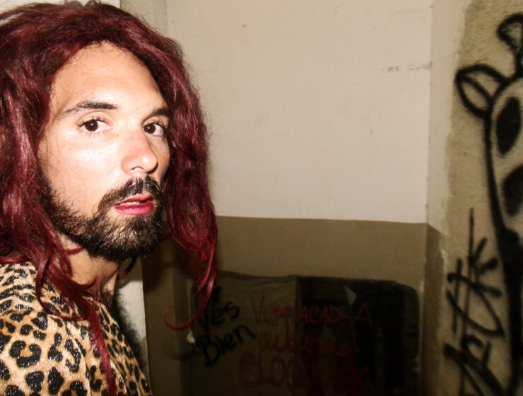 un-travesti-en-la-piel-de-ojo-pez