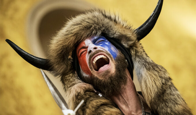 “Infodemia”, capítulo del libro ‘The Chaos Machine The Inside Story of How Social Media Rewired Our Minds and Our World‘, de Max Fisher.