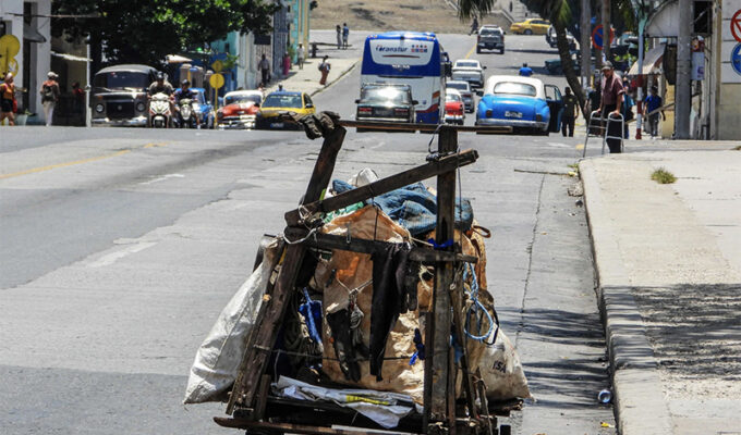 dos-ninos-en-la-pifia-de-un-gobierno