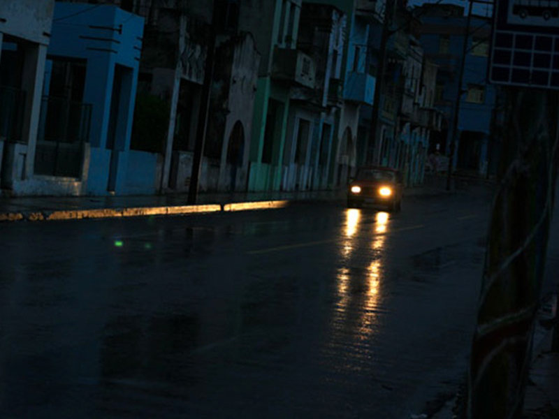 Me acuerdo del peor invierno en esta casa, en los primeros meses de 2010, cuando murió mi gata Shining por buscar un poco de sol sobre el muro del patio.