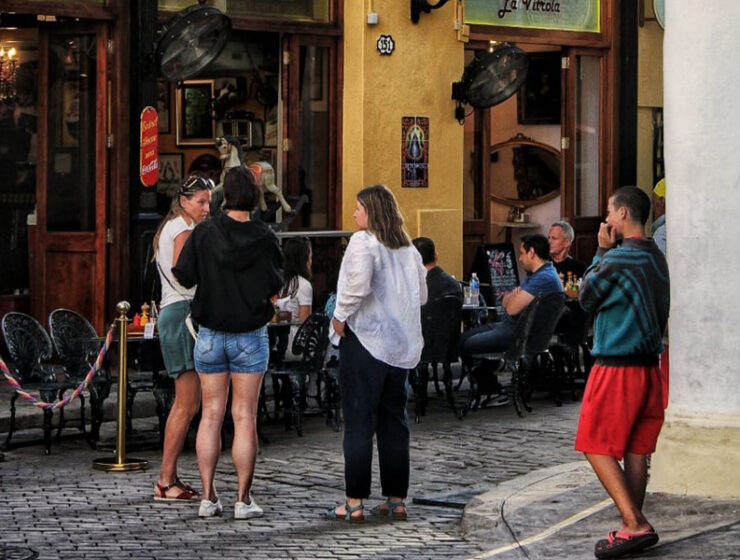 flores-de-papel-infancia-y-mendicidad-en-la-habana