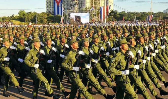 la-republica-de-las-mascaras-el-mito-de-la-igualdad-y-el-capitalismo-de-estado-en-cuba