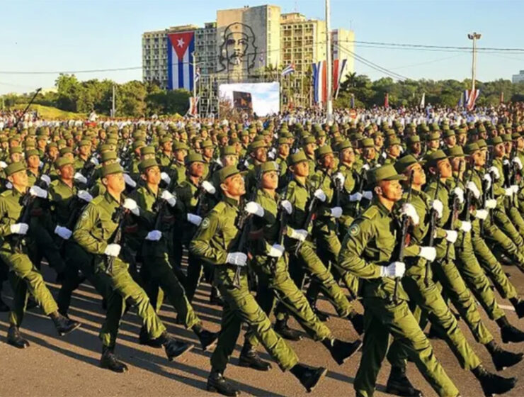 la-republica-de-las-mascaras-el-mito-de-la-igualdad-y-el-capitalismo-de-estado-en-cuba