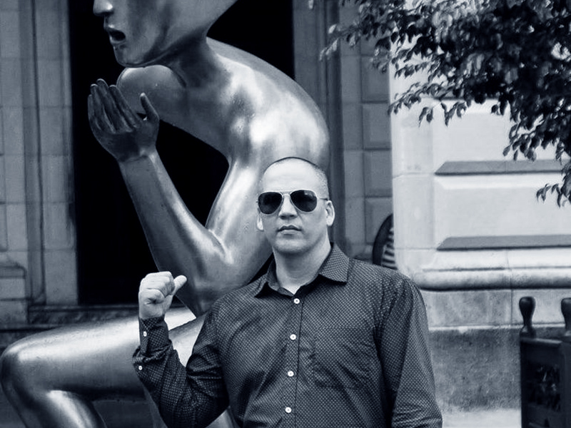 carlos-enrique-y-la-era-prada