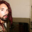 un-travesti-en-la-piel-de-ojo-pez